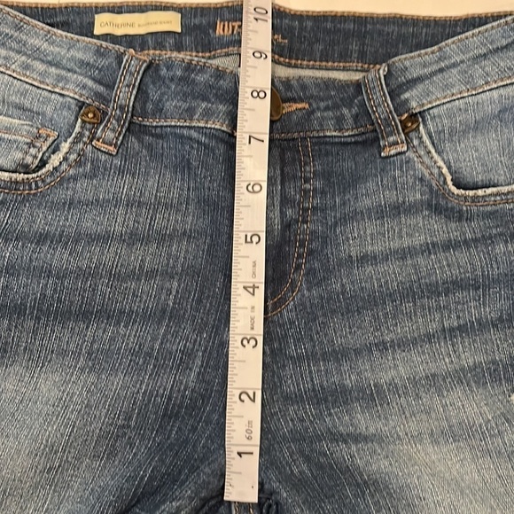 Kut From The Kloth Catherine Boyfriend Denim Short Size. 2 - Picture 4 of 16